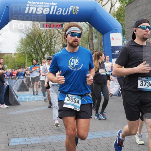 07.04.2024 - 43. Internationalen Wilhelmsburger Insellauf MichiJ http://msf.ph/oto/6042975 07.04.2024 10:40:56 Laufen 3954, 3954, 3141, 3, 43, 3734, 383, 3 meine-sportfotos.de