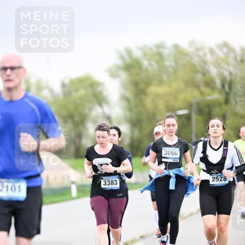 07.04.2024 - 43. Internationalen Wilhelmsburger Insellauf Dr. Thomas Lammeyer http://msf.ph/oto/6043016 07.04.2024 10:41:40 Laufen 2101, 3383, 717, 3066, 3066, 1985 meine-sportfotos.de