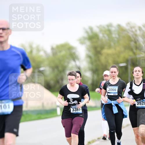 07.04.2024 - 43. Internationalen Wilhelmsburger Insellauf Dr. Thomas Lammeyer http://msf.ph/oto/6043025 07.04.2024 10:41:40 Laufen 101, 3383, 7817, 3066, 3066, 2528 meine-sportfotos.de