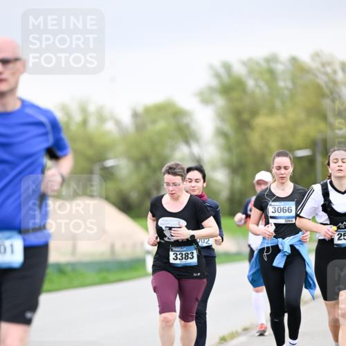 07.04.2024 - 43. Internationalen Wilhelmsburger Insellauf Dr. Thomas Lammeyer http://msf.ph/oto/6043028 07.04.2024 10:41:40 Laufen 01, 3383, 02, 7117, 3066, 3066, 25 meine-sportfotos.de