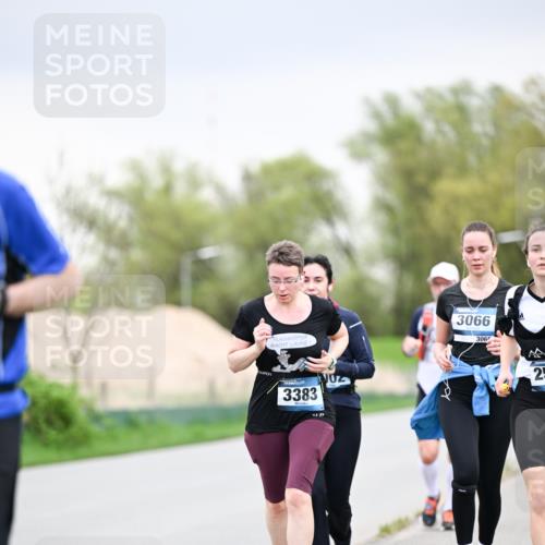 07.04.2024 - 43. Internationalen Wilhelmsburger Insellauf Dr. Thomas Lammeyer http://msf.ph/oto/6043037 07.04.2024 10:41:41 Laufen 3383, 3066, 3066, 25 meine-sportfotos.de