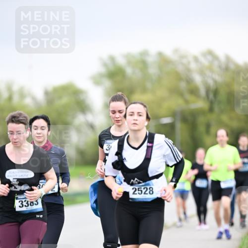 07.04.2024 - 43. Internationalen Wilhelmsburger Insellauf Dr. Thomas Lammeyer http://msf.ph/oto/6043039 07.04.2024 10:41:42 Laufen 10, 3385, 7417, 2528 meine-sportfotos.de