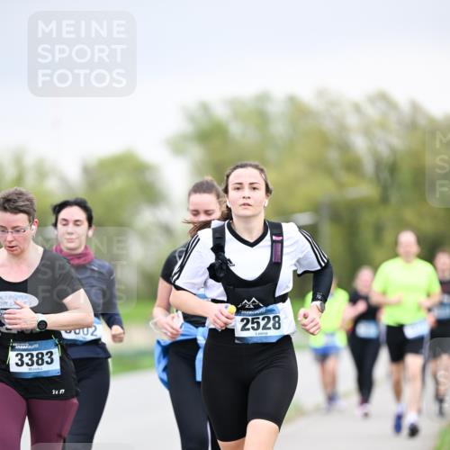 07.04.2024 - 43. Internationalen Wilhelmsburger Insellauf Dr. Thomas Lammeyer http://msf.ph/oto/6043043 07.04.2024 10:41:42 Laufen 3383, 002, 2528, 7 meine-sportfotos.de