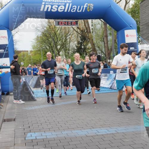 07.04.2024 - 43. Internationalen Wilhelmsburger Insellauf MichiJ http://msf.ph/oto/6043045 07.04.2024 10:41:19 Laufen 10, 316, 4241, 2888, 2536, 2537, 3298, 237, 20 meine-sportfotos.de