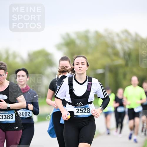 07.04.2024 - 43. Internationalen Wilhelmsburger Insellauf Dr. Thomas Lammeyer http://msf.ph/oto/6043047 07.04.2024 10:41:42 Laufen 3383, 3002, 2528, 7477 meine-sportfotos.de