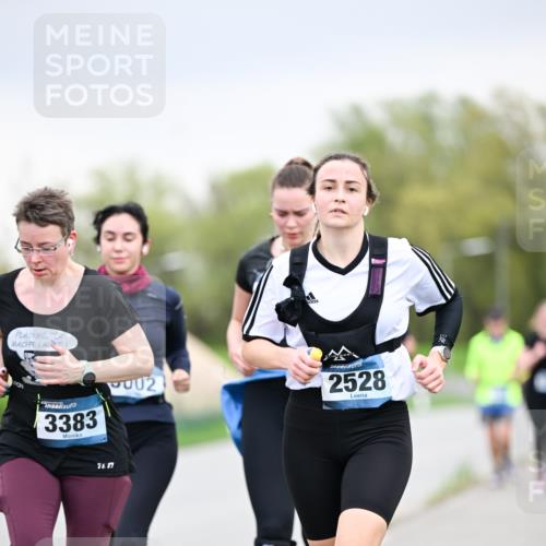 07.04.2024 - 43. Internationalen Wilhelmsburger Insellauf Dr. Thomas Lammeyer http://msf.ph/oto/6043059 07.04.2024 10:41:43 Laufen 3383, 002, 7, 2528 meine-sportfotos.de