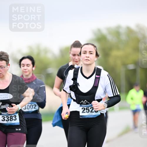 07.04.2024 - 43. Internationalen Wilhelmsburger Insellauf Dr. Thomas Lammeyer http://msf.ph/oto/6043065 07.04.2024 10:41:43 Laufen 3383, 3002, 252 meine-sportfotos.de