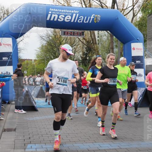 07.04.2024 - 43. Internationalen Wilhelmsburger Insellauf MichiJ http://msf.ph/oto/6043066 07.04.2024 10:41:26 Laufen 3188, 2616, 3186, 3739, 2427 meine-sportfotos.de