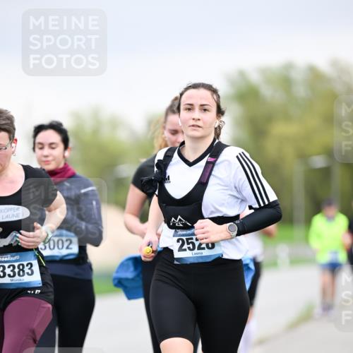 07.04.2024 - 43. Internationalen Wilhelmsburger Insellauf Dr. Thomas Lammeyer http://msf.ph/oto/6043068 07.04.2024 10:41:43 Laufen 3383, 3002, 2520 meine-sportfotos.de
