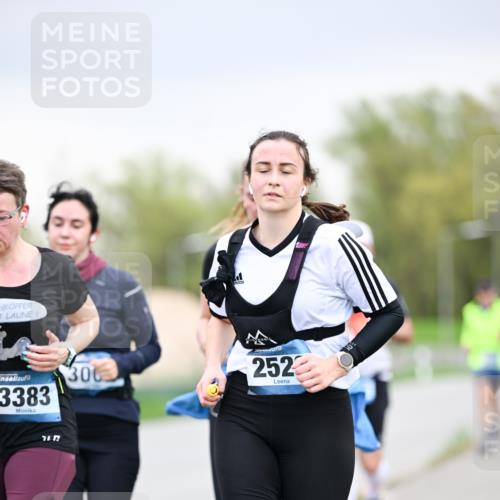 07.04.2024 - 43. Internationalen Wilhelmsburger Insellauf Dr. Thomas Lammeyer http://msf.ph/oto/6043071 07.04.2024 10:41:44 Laufen 3383, 300, 252, 717, 60 meine-sportfotos.de
