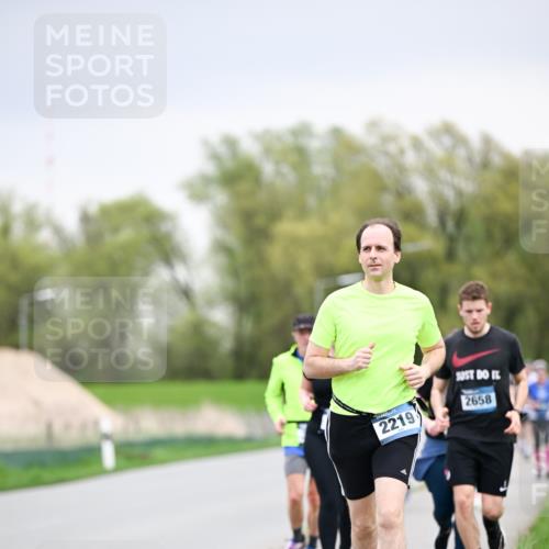 07.04.2024 - 43. Internationalen Wilhelmsburger Insellauf Dr. Thomas Lammeyer http://msf.ph/oto/6043098 07.04.2024 10:41:48 Laufen 2219, 2658 meine-sportfotos.de