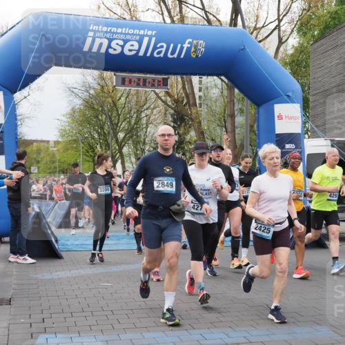 07.04.2024 - 43. Internationalen Wilhelmsburger Insellauf MichiJ http://msf.ph/oto/6043117 07.04.2024 10:41:42 Laufen 2849, 230, 3205, 427, 2425, 13, 4291, 2426 meine-sportfotos.de