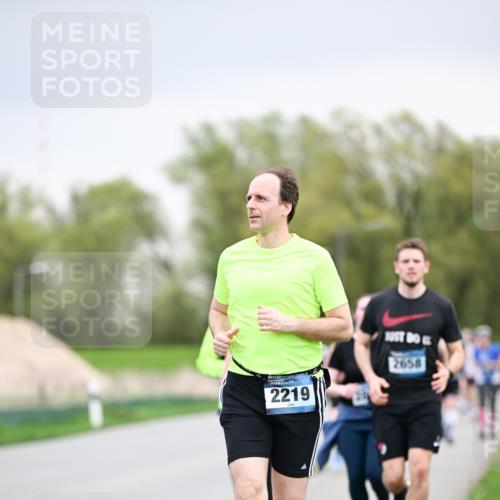 07.04.2024 - 43. Internationalen Wilhelmsburger Insellauf Dr. Thomas Lammeyer http://msf.ph/oto/6043125 07.04.2024 10:41:49 Laufen 2219, 2658 meine-sportfotos.de