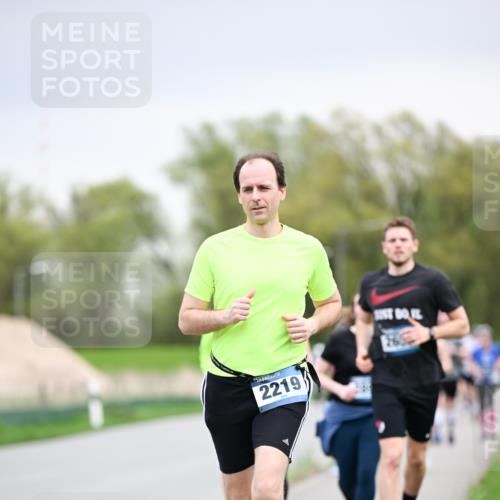 07.04.2024 - 43. Internationalen Wilhelmsburger Insellauf Dr. Thomas Lammeyer http://msf.ph/oto/6043131 07.04.2024 10:41:49 Laufen 2219 meine-sportfotos.de