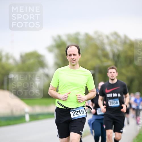 07.04.2024 - 43. Internationalen Wilhelmsburger Insellauf Dr. Thomas Lammeyer http://msf.ph/oto/6043134 07.04.2024 10:41:49 Laufen 2219, 2658 meine-sportfotos.de