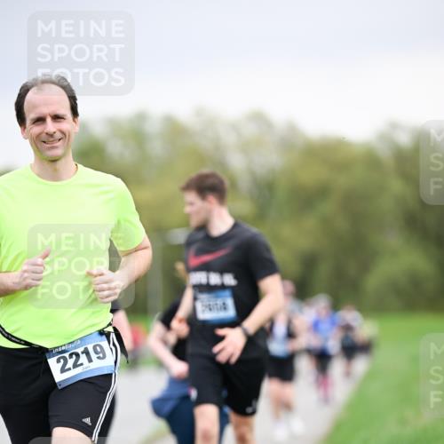 07.04.2024 - 43. Internationalen Wilhelmsburger Insellauf Dr. Thomas Lammeyer http://msf.ph/oto/6043145 07.04.2024 10:41:51 Laufen 2219 meine-sportfotos.de