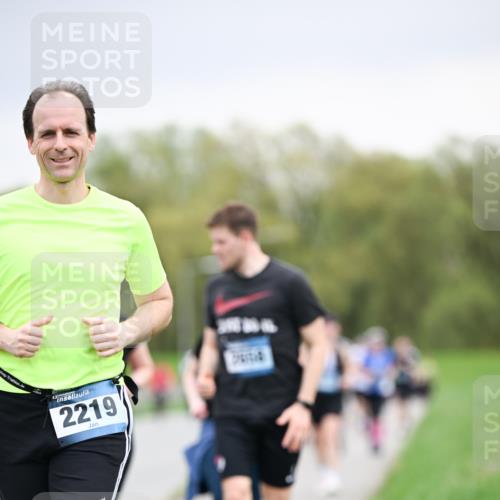 07.04.2024 - 43. Internationalen Wilhelmsburger Insellauf Dr. Thomas Lammeyer http://msf.ph/oto/6043148 07.04.2024 10:41:51 Laufen 2219 meine-sportfotos.de