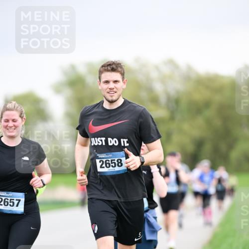 07.04.2024 - 43. Internationalen Wilhelmsburger Insellauf Dr. Thomas Lammeyer http://msf.ph/oto/6043174 07.04.2024 10:41:52 Laufen 2657, 2658 meine-sportfotos.de