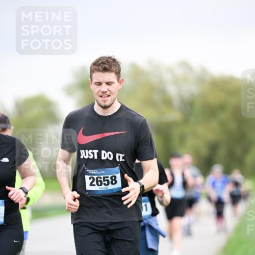 07.04.2024 - 43. Internationalen Wilhelmsburger Insellauf Dr. Thomas Lammeyer http://msf.ph/oto/6043188 07.04.2024 10:41:53 Laufen 2658 meine-sportfotos.de