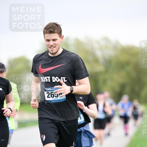 07.04.2024 - 43. Internationalen Wilhelmsburger Insellauf Dr. Thomas Lammeyer http://msf.ph/oto/6043192 07.04.2024 10:41:53 Laufen 265 meine-sportfotos.de