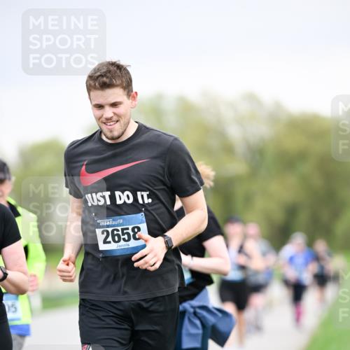07.04.2024 - 43. Internationalen Wilhelmsburger Insellauf Dr. Thomas Lammeyer http://msf.ph/oto/6043193 07.04.2024 10:41:53 Laufen 05, 2658 meine-sportfotos.de