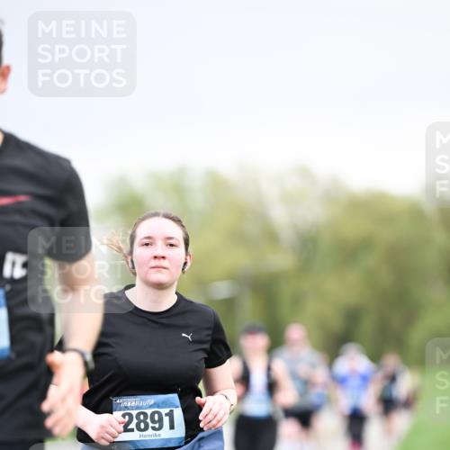 07.04.2024 - 43. Internationalen Wilhelmsburger Insellauf Dr. Thomas Lammeyer http://msf.ph/oto/6043196 07.04.2024 10:41:54 Laufen 2891 meine-sportfotos.de