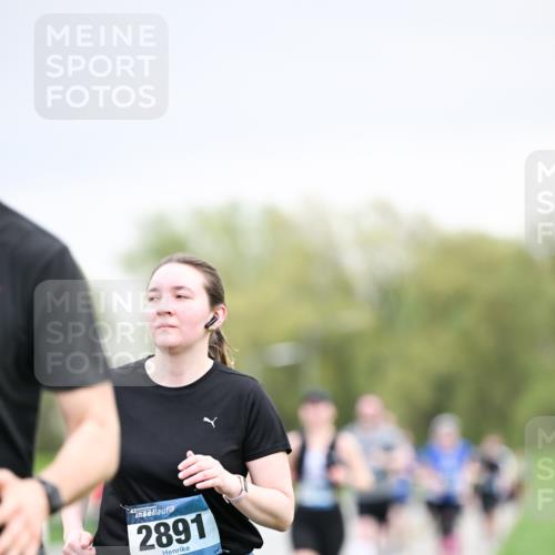 07.04.2024 - 43. Internationalen Wilhelmsburger Insellauf Dr. Thomas Lammeyer http://msf.ph/oto/6043199 07.04.2024 10:41:54 Laufen 2891 meine-sportfotos.de