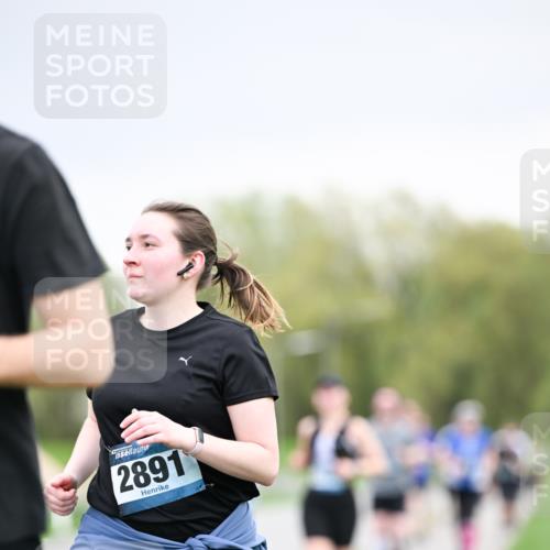 07.04.2024 - 43. Internationalen Wilhelmsburger Insellauf Dr. Thomas Lammeyer http://msf.ph/oto/6043203 07.04.2024 10:41:54 Laufen 2891 meine-sportfotos.de