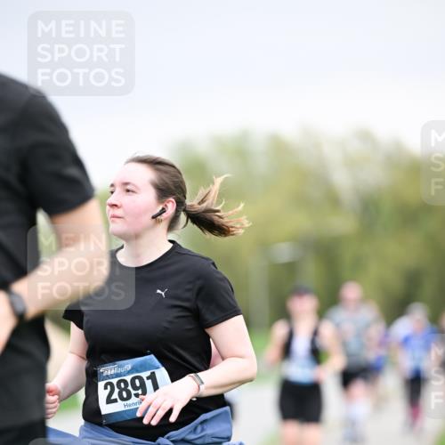 07.04.2024 - 43. Internationalen Wilhelmsburger Insellauf Dr. Thomas Lammeyer http://msf.ph/oto/6043206 07.04.2024 10:41:55 Laufen 2891 meine-sportfotos.de