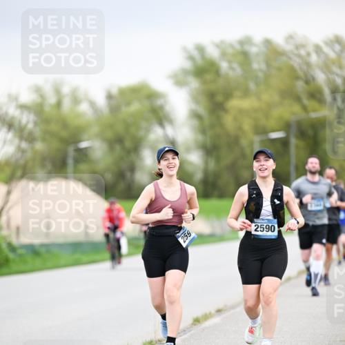 07.04.2024 - 43. Internationalen Wilhelmsburger Insellauf Dr. Thomas Lammeyer http://msf.ph/oto/6043220 07.04.2024 10:41:56 Laufen 259, 0, 2590 meine-sportfotos.de