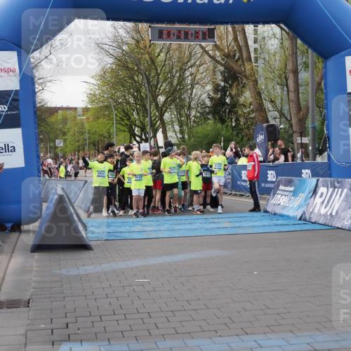 07.04.2024 - 43. Internationalen Wilhelmsburger Insellauf MichiJ http://msf.ph/oto/6043300 07.04.2024 10:47:36 Laufen 4111, 4433, 411, 4060, 3812, 4118, 4121, 25 meine-sportfotos.de