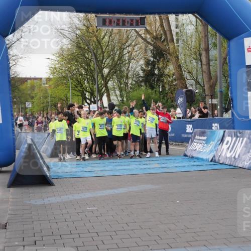 07.04.2024 - 43. Internationalen Wilhelmsburger Insellauf MichiJ http://msf.ph/oto/6043317 07.04.2024 10:47:47 Laufen 4118, 4433, 4112, 4047, 4111, 1, 4117, 19, 4121, 6, 91, 3, 25 meine-sportfotos.de