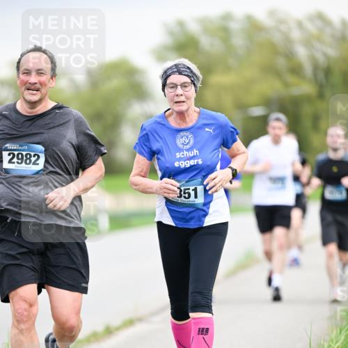 07.04.2024 - 43. Internationalen Wilhelmsburger Insellauf Dr. Thomas Lammeyer http://msf.ph/oto/6043349 07.04.2024 10:42:07 Laufen 19, 2982, 351 meine-sportfotos.de