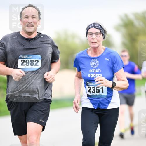 07.04.2024 - 43. Internationalen Wilhelmsburger Insellauf Dr. Thomas Lammeyer http://msf.ph/oto/6043366 07.04.2024 10:42:08 Laufen 43, 2982, 2351 meine-sportfotos.de