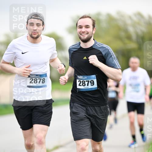 07.04.2024 - 43. Internationalen Wilhelmsburger Insellauf Dr. Thomas Lammeyer http://msf.ph/oto/6043388 07.04.2024 10:42:13 Laufen 2878, 2879 meine-sportfotos.de