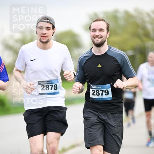 07.04.2024 - 43. Internationalen Wilhelmsburger Insellauf Dr. Thomas Lammeyer http://msf.ph/oto/6043390 07.04.2024 10:42:13 Laufen 2878, 2879 meine-sportfotos.de
