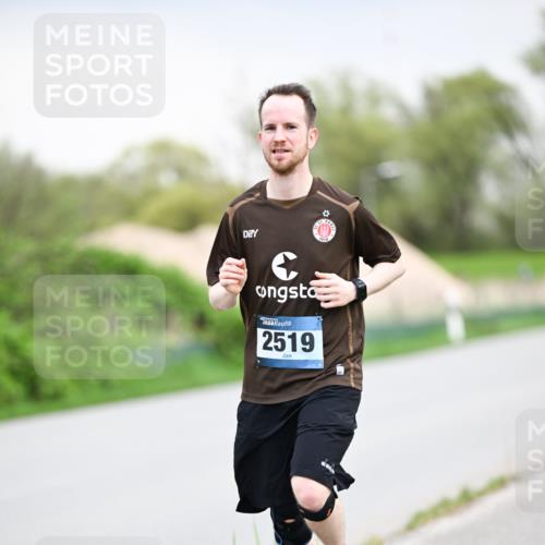 07.04.2024 - 43. Internationalen Wilhelmsburger Insellauf Dr. Thomas Lammeyer http://msf.ph/oto/6043432 07.04.2024 10:42:21 Laufen 2519 meine-sportfotos.de