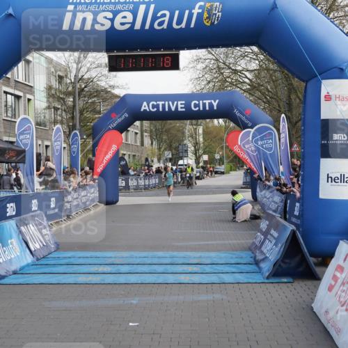 07.04.2024 - 43. Internationalen Wilhelmsburger Insellauf MichiJ http://msf.ph/oto/6043443 07.04.2024 11:11:17 Ziel 4421 meine-sportfotos.de