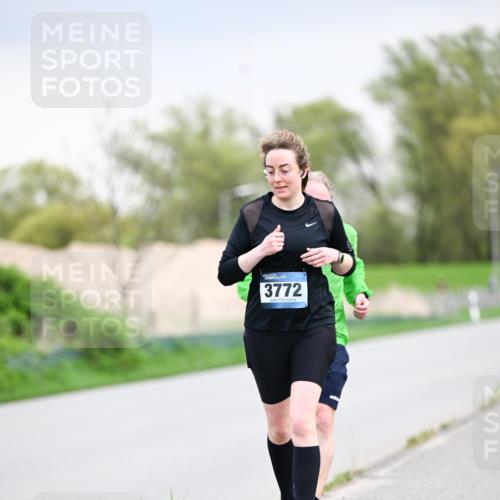 07.04.2024 - 43. Internationalen Wilhelmsburger Insellauf Dr. Thomas Lammeyer http://msf.ph/oto/6043486 07.04.2024 10:42:27 Laufen 3772 meine-sportfotos.de