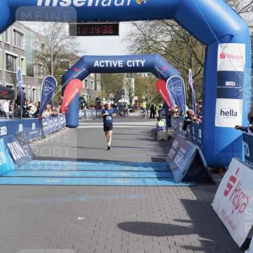 07.04.2024 - 43. Internationalen Wilhelmsburger Insellauf MichiJ http://msf.ph/oto/6043490 07.04.2024 11:14:35 Ziel 3833 meine-sportfotos.de