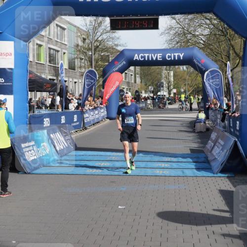 07.04.2024 - 43. Internationalen Wilhelmsburger Insellauf MichiJ http://msf.ph/oto/6043507 07.04.2024 11:14:41 Ziel 3833 meine-sportfotos.de