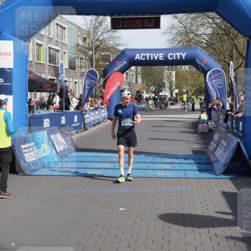 07.04.2024 - 43. Internationalen Wilhelmsburger Insellauf MichiJ http://msf.ph/oto/6043510 07.04.2024 11:14:41 Ziel 3833 meine-sportfotos.de
