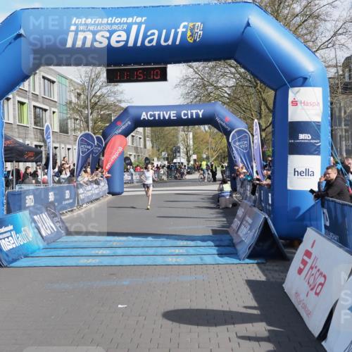 07.04.2024 - 43. Internationalen Wilhelmsburger Insellauf MichiJ http://msf.ph/oto/6043513 07.04.2024 11:15:10 Ziel 3907 meine-sportfotos.de