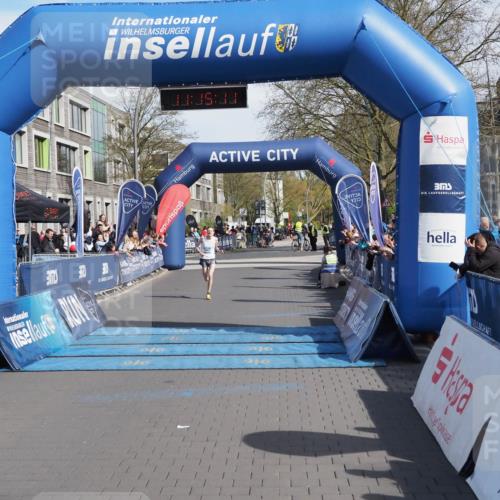 07.04.2024 - 43. Internationalen Wilhelmsburger Insellauf MichiJ http://msf.ph/oto/6043516 07.04.2024 11:15:10 Ziel 3907 meine-sportfotos.de