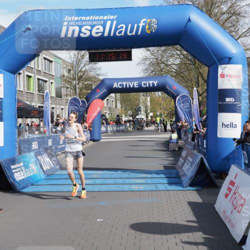 07.04.2024 - 43. Internationalen Wilhelmsburger Insellauf MichiJ http://msf.ph/oto/6043523 07.04.2024 11:15:13 Ziel 3907 meine-sportfotos.de
