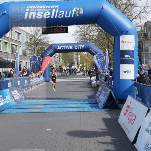 07.04.2024 - 43. Internationalen Wilhelmsburger Insellauf MichiJ http://msf.ph/oto/6043529 07.04.2024 11:15:23 Ziel 2439, 4200 meine-sportfotos.de