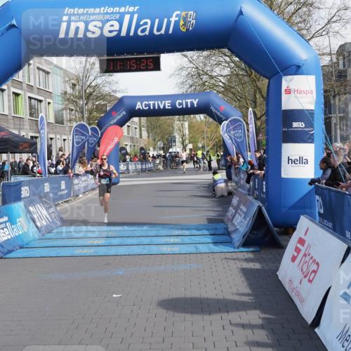 07.04.2024 - 43. Internationalen Wilhelmsburger Insellauf MichiJ http://msf.ph/oto/6043534 07.04.2024 11:15:25 Ziel 2439, 4200 meine-sportfotos.de