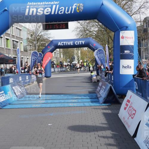 07.04.2024 - 43. Internationalen Wilhelmsburger Insellauf MichiJ http://msf.ph/oto/6043537 07.04.2024 11:15:25 Ziel 2439, 4200 meine-sportfotos.de