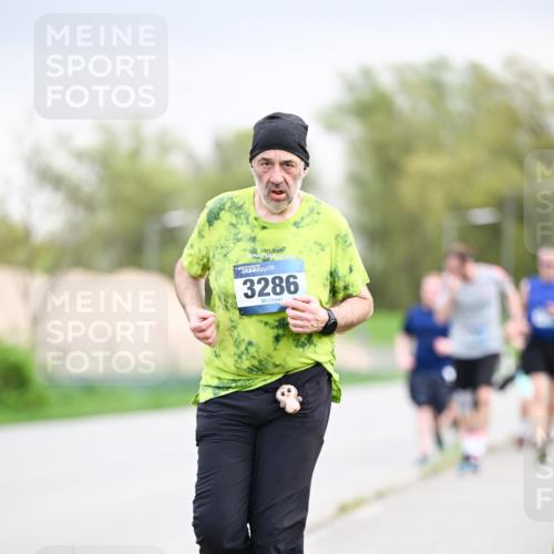 07.04.2024 - 43. Internationalen Wilhelmsburger Insellauf Dr. Thomas Lammeyer http://msf.ph/oto/6043544 07.04.2024 10:42:42 Laufen 3286 meine-sportfotos.de