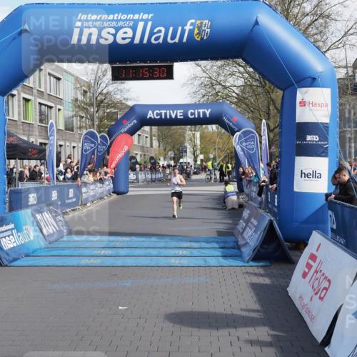 07.04.2024 - 43. Internationalen Wilhelmsburger Insellauf MichiJ http://msf.ph/oto/6043545 07.04.2024 11:15:29 Ziel 2439, 4200 meine-sportfotos.de